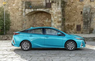 Toyota Prius Plug-in Hybrid. Ceny — zdjęcie 7