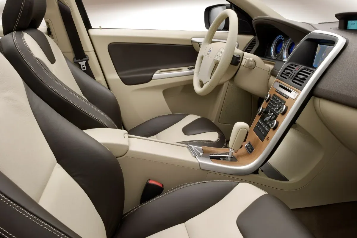 Volvo XC60 z roku 2008