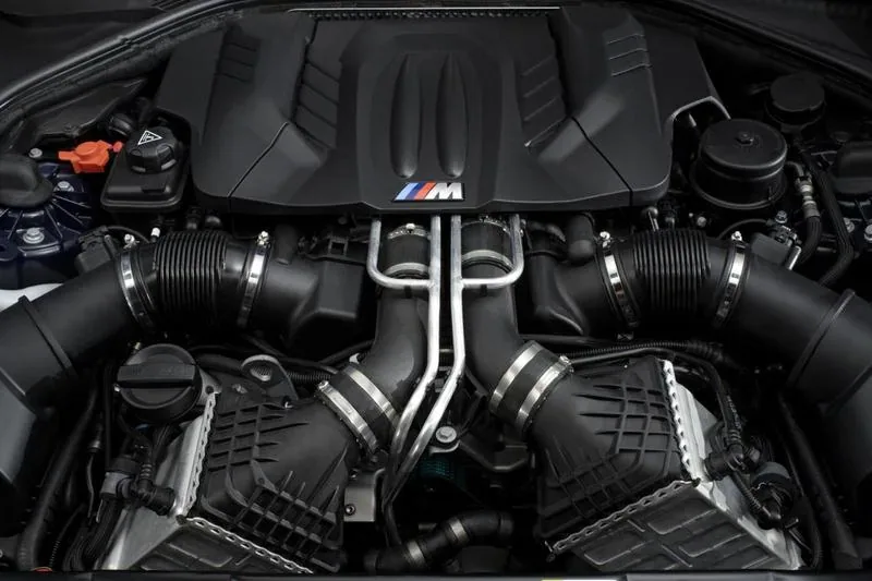 Silnik V8 4,4 l