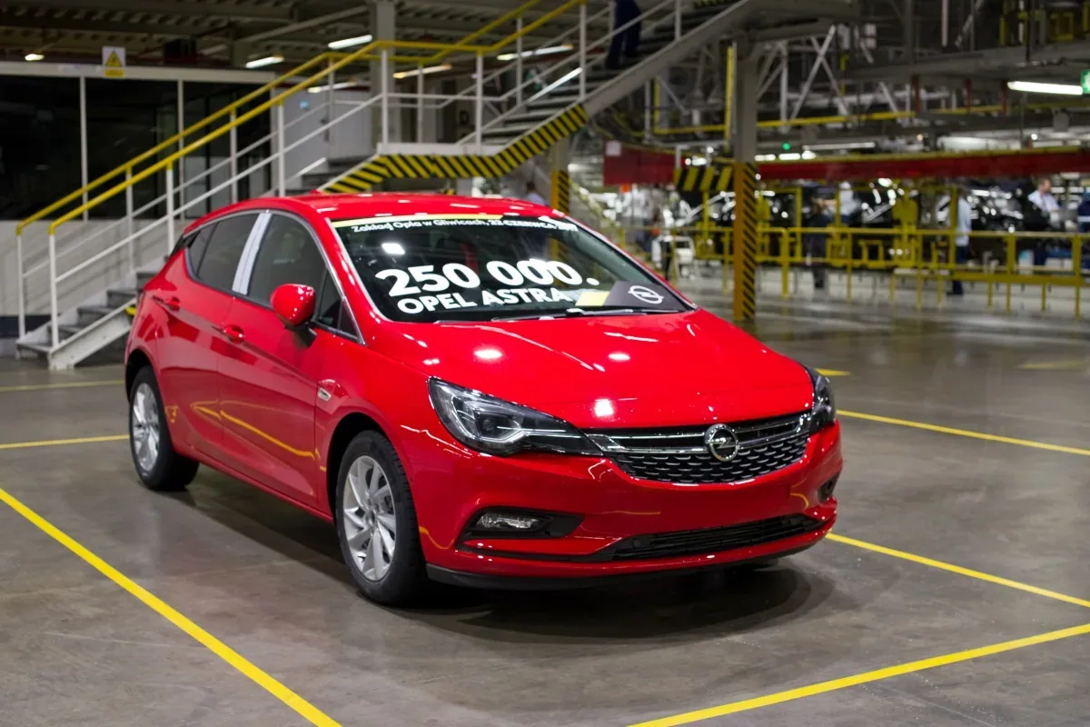 Opel Astra nr 250 tys.