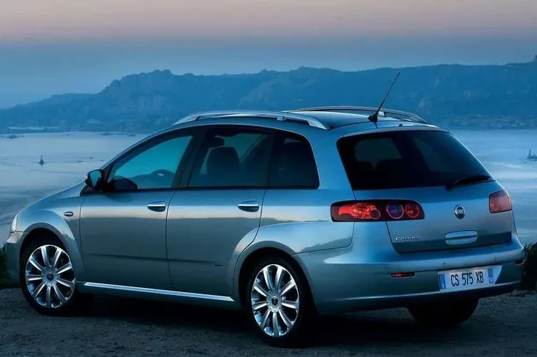 Fiat Croma, wersja sprzed liftingu (model roku 2005)