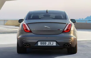 Jaguar XJR575. Najmocniejszy XJ w historii — zdjęcie 4