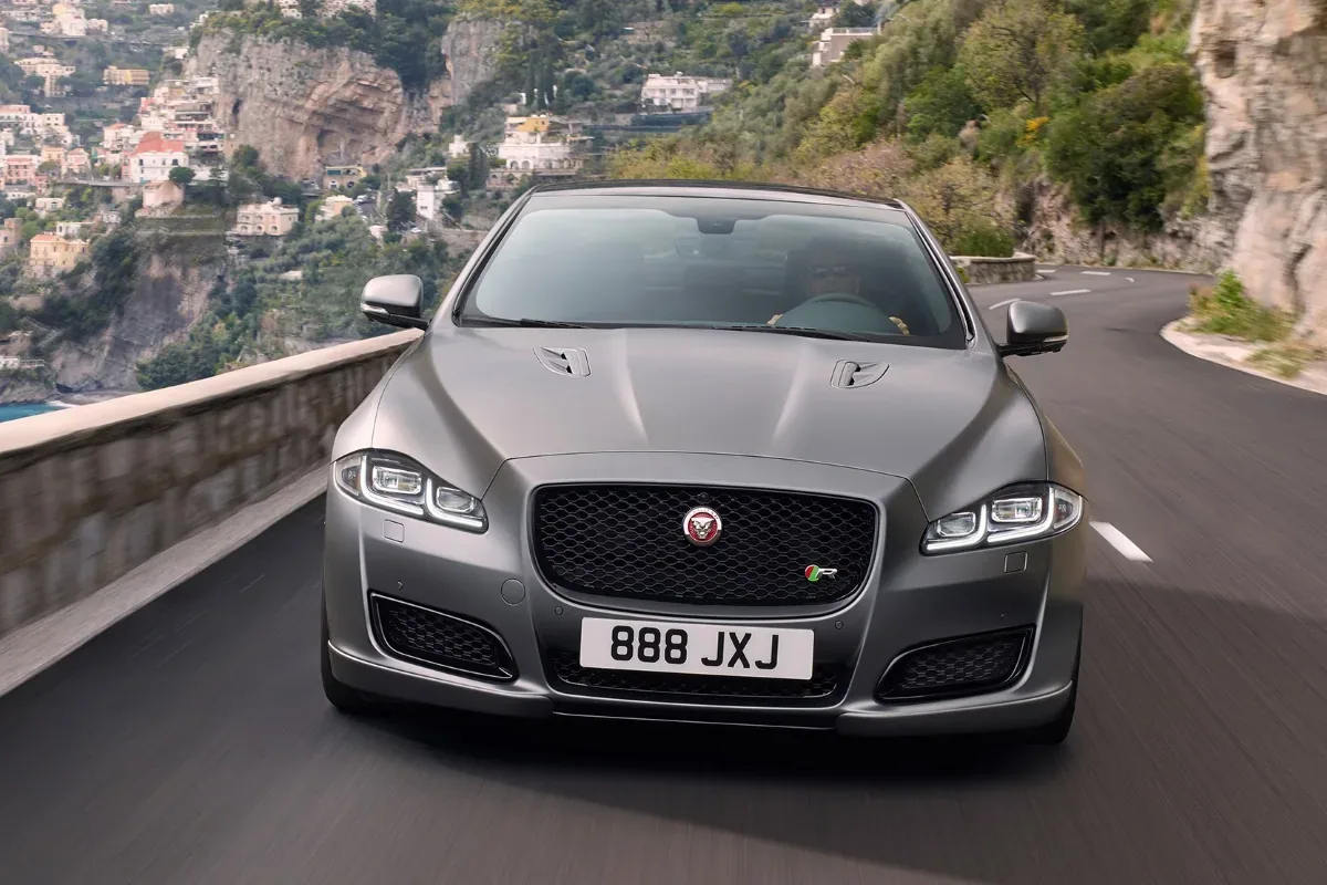 Jaguar XJR575