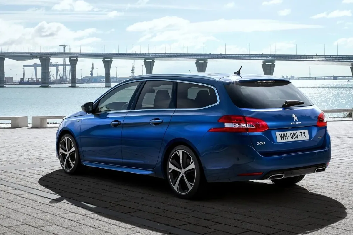 Peugeot 308 po liftingu już w salonach