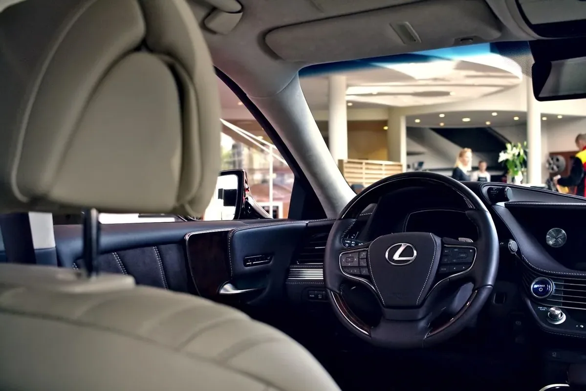 Lexus LS
