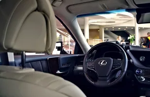 Lexus LS. Polskie ceny — zdjęcie 5