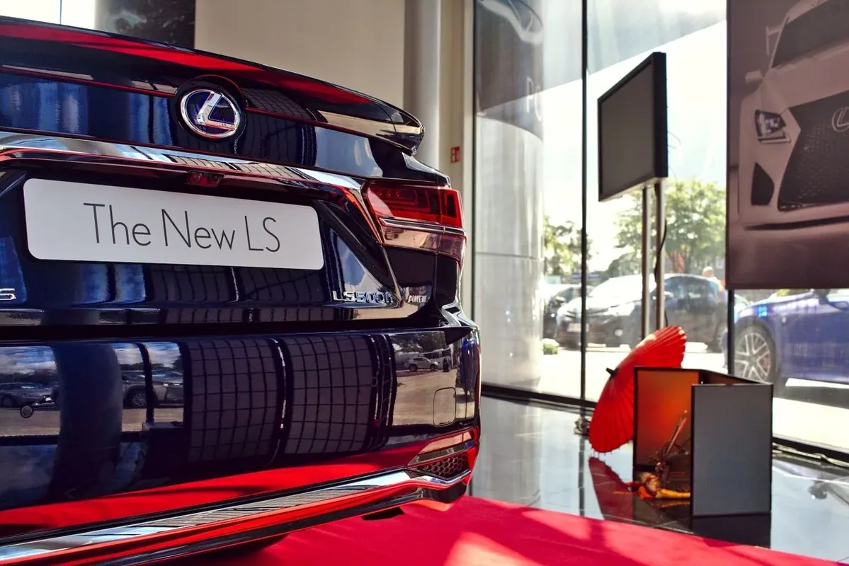 Lexus LS