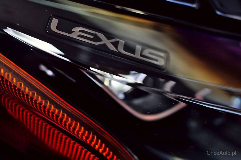 Lexus LS. Polskie ceny