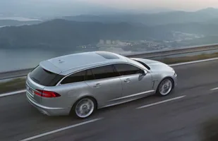 Jaguar XF - kombi 5 lat po sedanie — zdjęcie 3