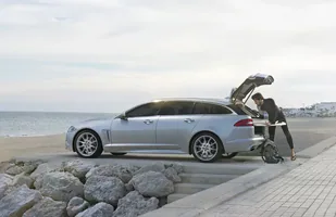 Jaguar XF - kombi 5 lat po sedanie — zdjęcie 7