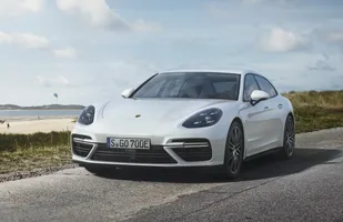 Porsche Panamera Turbo S E-Hybrid Sport Turismo — zdjęcie 1