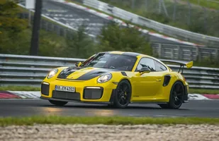 Rekord Porsche 911 GT2 RS na Nurburgringu — zdjęcie 1