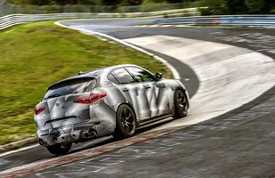 Alfa Romeo Stelvio Quadrifoglio z rekordem Nurburgringu — zdjęcie 7