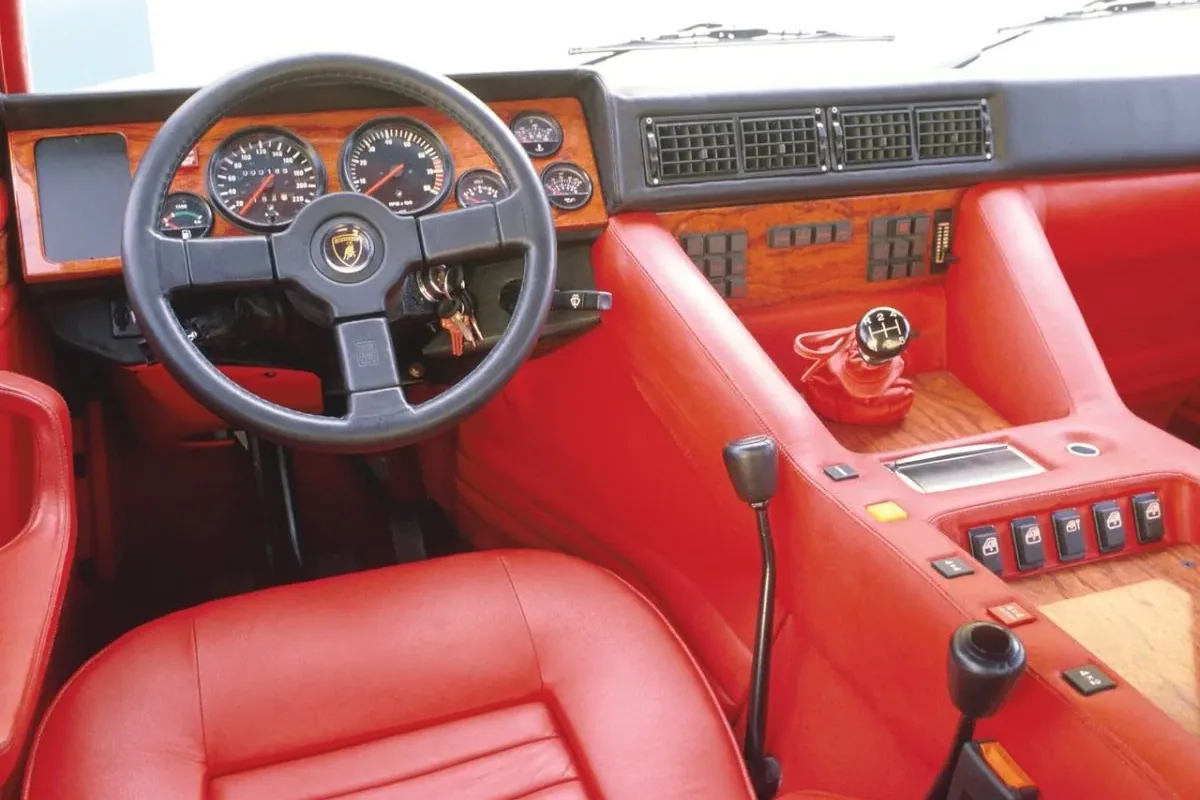 Lamborghini LM002