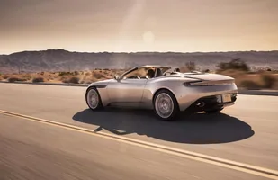 Aston Martin DB11 Volante — zdjęcie 2