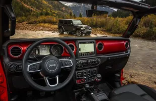 Jeep Wrangler. Zdjęcia wnętrza — zdjęcie 2