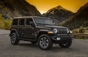 Jeep Wrangler. Zdjęcia wnętrza — zdjęcie 3