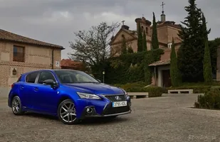 Lexus CT 200h po liftingu — zdjęcie 1