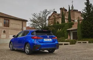 Lexus CT 200h po liftingu — zdjęcie 7
