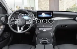 Mercedes klasy C po liftingu — zdjęcie 8