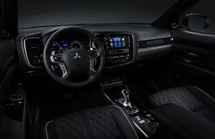 Mitsubishi Oulander PHEV po zmianach — zdjęcie 3