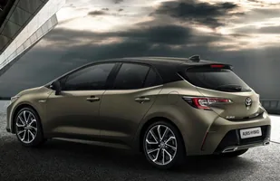 Toyota Auris numer trzy — zdjęcie 4