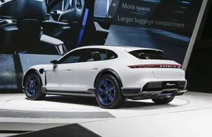 Porsche Mission E Cross Turismo — zdjęcie 1