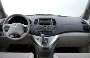 Używane: Mitsubishi Grandis — zdjęcie 3