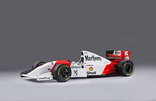 Bolid Ayrtona Senny pod młotek