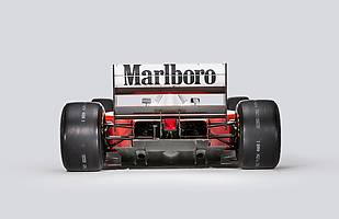 Bolid Ayrtona Senny pod młotek