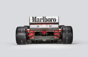 Bolid Ayrtona Senny pod młotek — zdjęcie 7