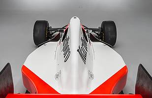 Bolid Ayrtona Senny pod młotek