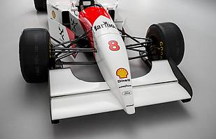 Bolid Ayrtona Senny pod młotek