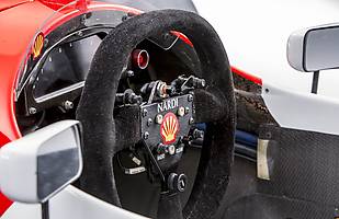 Bolid Ayrtona Senny pod młotek