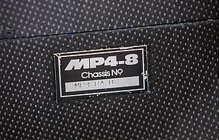 Bolid Ayrtona Senny pod młotek