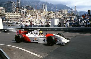 Bolid Ayrtona Senny pod młotek