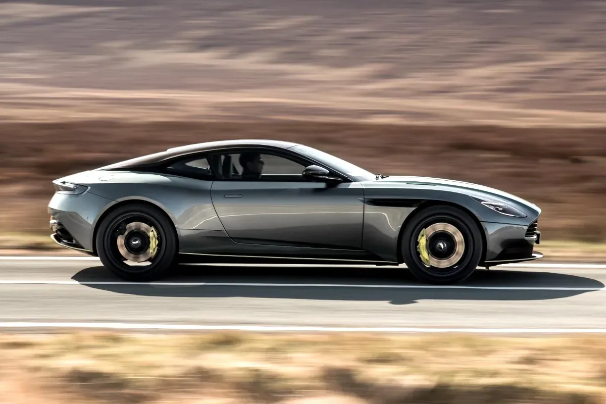 Aston Martin DB11 AMR