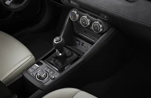 Mazda CX-3 po zmianach i z nowym silnikiem — zdjęcie 7