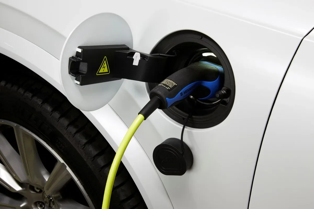 Hybrydy plug-in mają być być tylko krokiem ku pełnej elektryfikacji