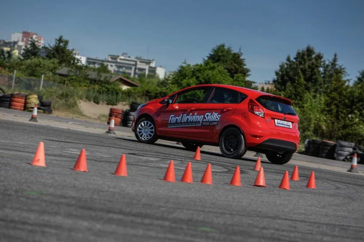 Ford bezpłatnie szkoli polskich kierowców!