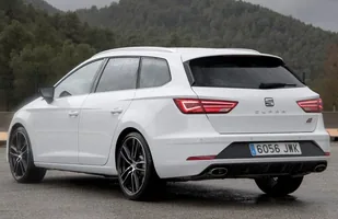 Seat Leon Cupra ST Carbon w polskich salonach — zdjęcie 3