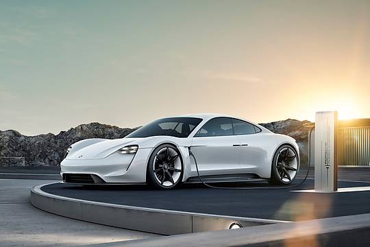 Porsche Taycan. Pierwsze z elektrycznym napędem