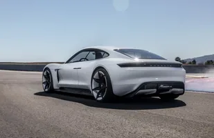 Porsche Taycan. Pierwsze z elektrycznym napędem — zdjęcie 2