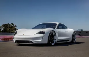 Porsche Taycan. Pierwsze z elektrycznym napędem — zdjęcie 3