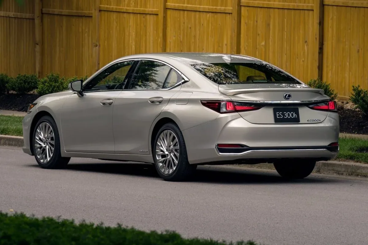 Lexus ES
