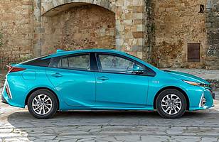 Europejczycy pokochali hybrydy?