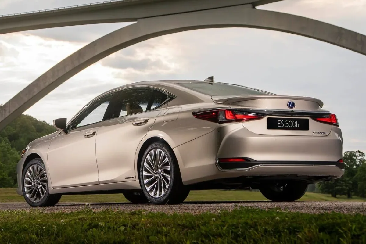 Lexus ES
