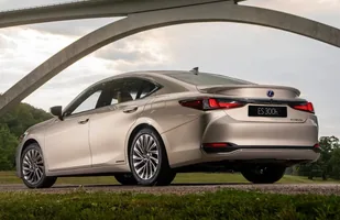 Lexus ES wkracza do Europy — zdjęcie 7