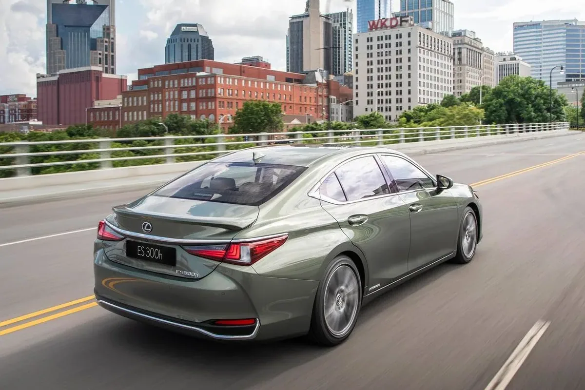 Lexus ES