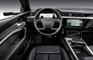 Audi e-tron. Elektryczna nowość — zdjęcie 8
